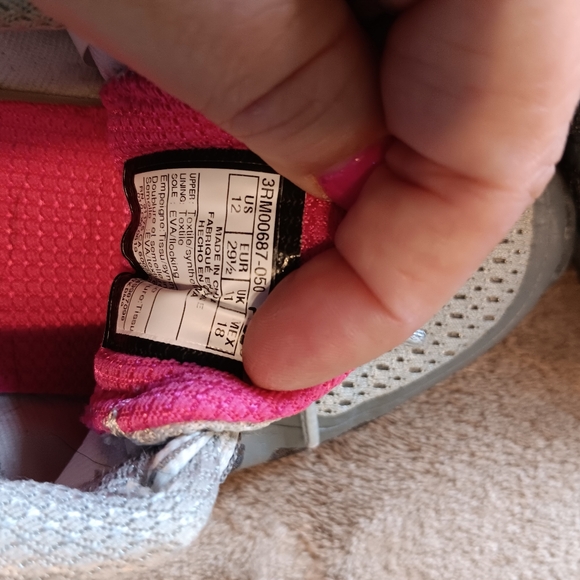 Girls Fila Sneakers size 12 - Picture 5 of 6